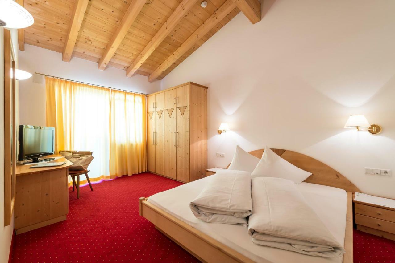 Hotel Fernblick サン・ヴァレンティーノ・アッラ・ムータ エクステリア 写真